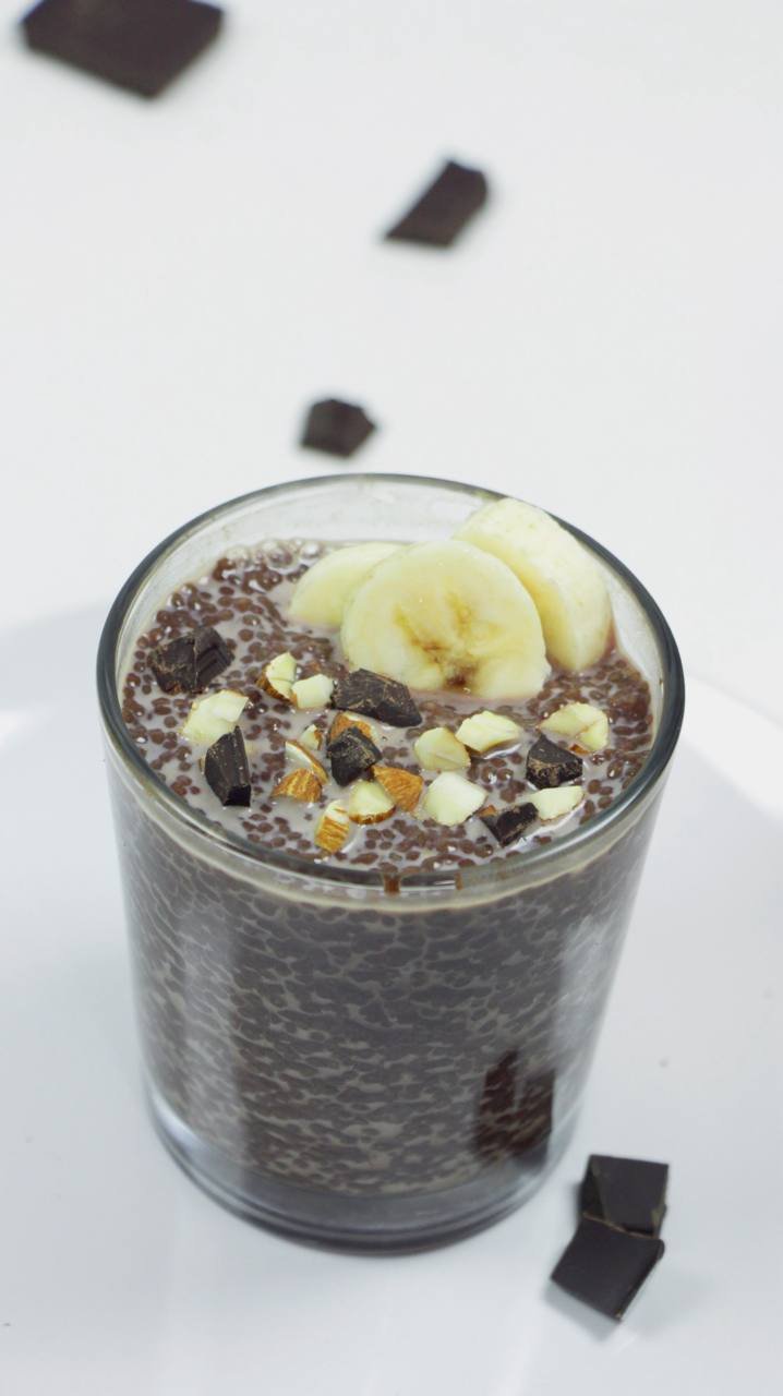 بودنج الشيا بالشوكولاتة والموز
